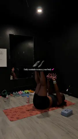 Heyyy friennns happy Monday how was your weekend  ! I’ve missed you guys ! Here is your daily reminder to move your body ☺️🎀. Cheers to 22k🥹♥️ #dallasinfluencer #gymmotivation #GymTok #pilatesworkout #hotsculpt 