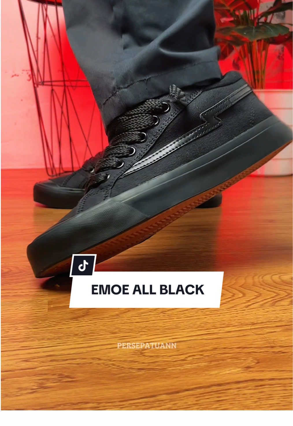 Membalas @Ce_GiL'Z emoe full black buat sekolah rilis juga cuy  #rekomendasisepatu #sepatupria #sepatugemuk #sepatusekolah #fyp 