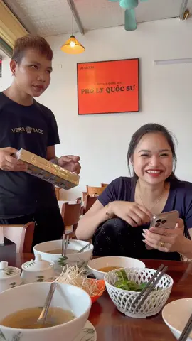 Giờ ra đường thật giả lẫn lộn ghê :))))