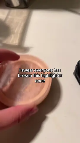 #highlighter #revolution #makeup #relatable #brokenmakeup 