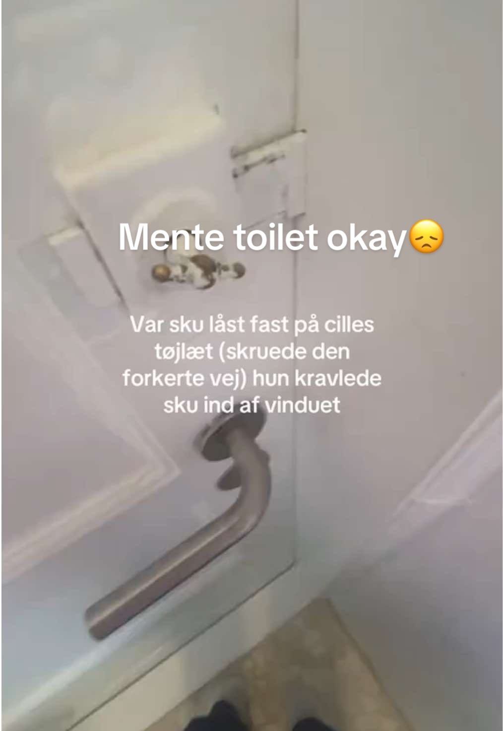MENTE TOILET! Tror ikke låsen kan lide mig😞@cecilietannebeak @🌞José🌞 