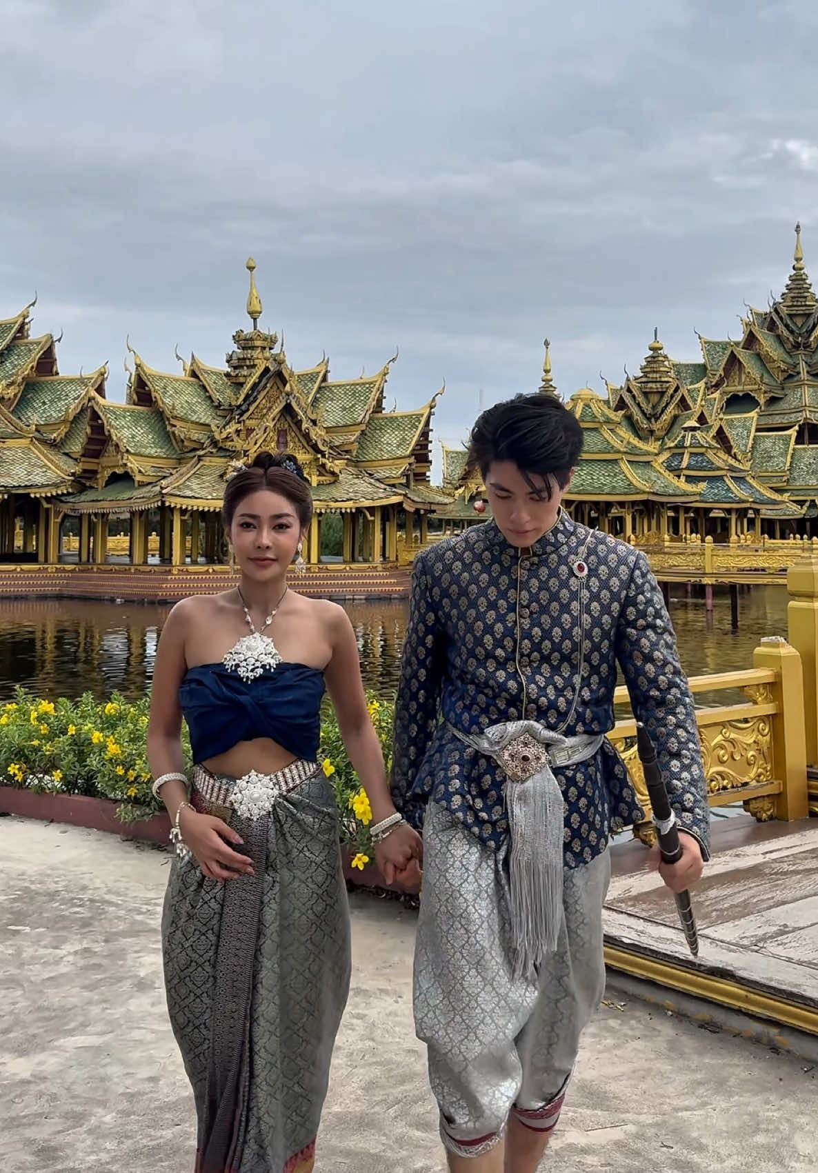 Bangkok fitcheck 😎  #tanwbowlki #couple #viral #bangkok #fitcheck 