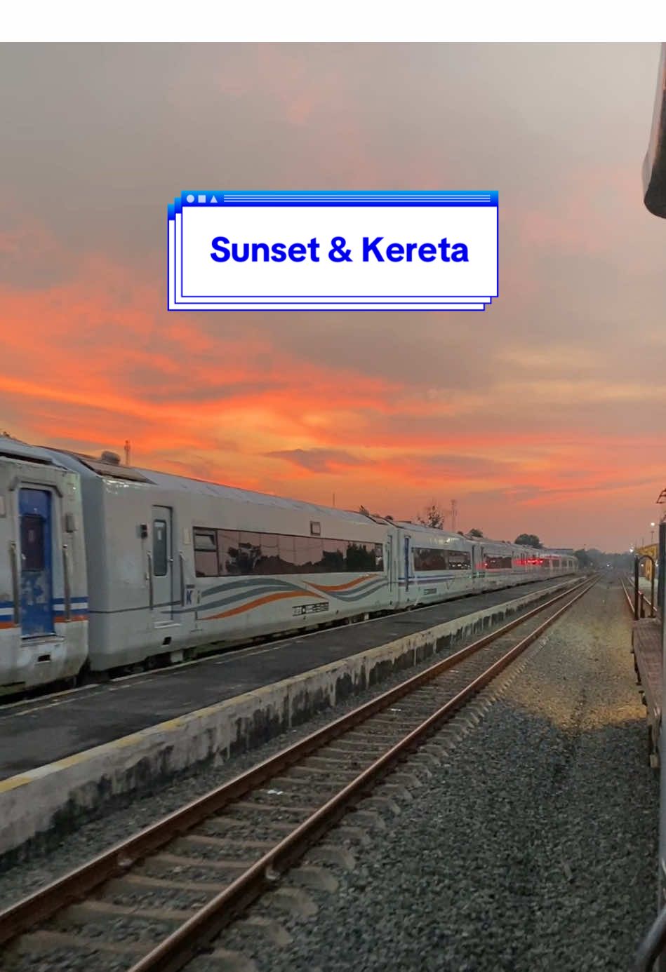 “maka nikmat Tuhan mana yang kau dustakan?” #sunset #keretaapi #kai121 #sky 