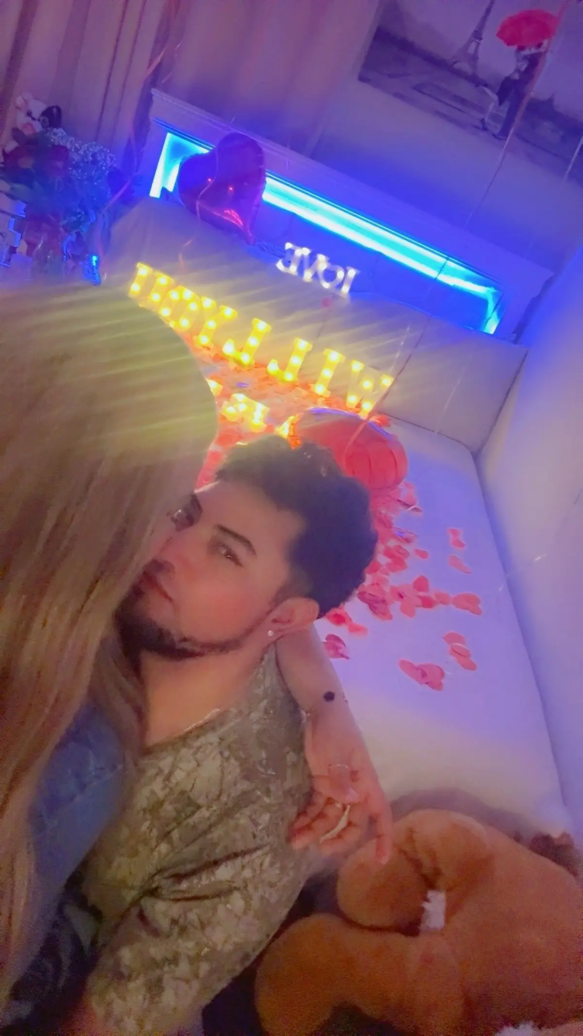 Nunca me imaginé q a mi vida iba llegar un ser humano tan maravilloso un hombre q me ama tanto 😍😘❤️ solo puedo decir gracias a #Dios por averte puesto en mi camino 🙏❤️🥹😘🥰🔒💘  #amor #fyp #parati 