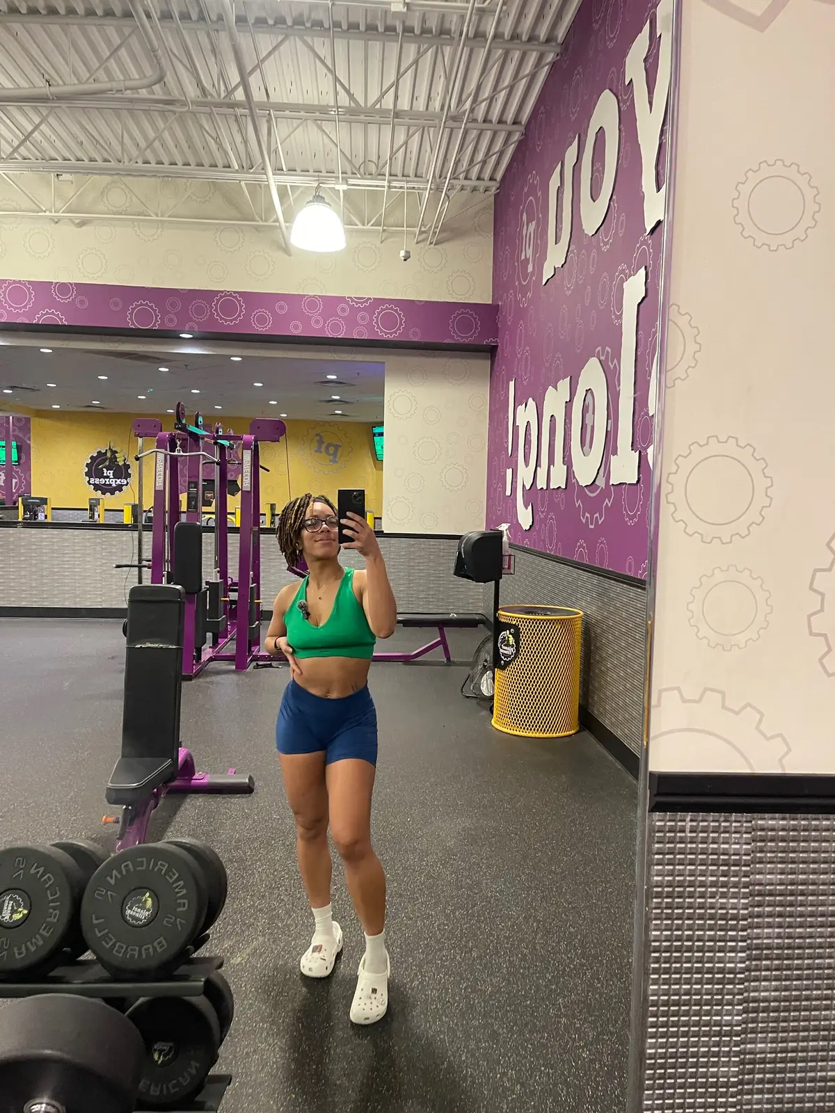 Ever start a program and fall off because life happened? Girl, you’re not lazy—you just didn’t have a system built for YOU. Most fitness plans fail because they ignore real life: ✅ Kids ✅ Work ✅ Mental health ✅ Energy levels That’s why I don’t hand out cookie-cutter programs. I give my ladies flexible, structured plans that fit their lifestyle AND still deliver results. Because what’s the point of a workout if you can’t stick to it? Strong looks different on everybody. Let’s build YOUR version. 📲 DM me “READY” and let’s start making this work for YOU.” #workoutwithme #gymoutfit #womensfitnesscoach 