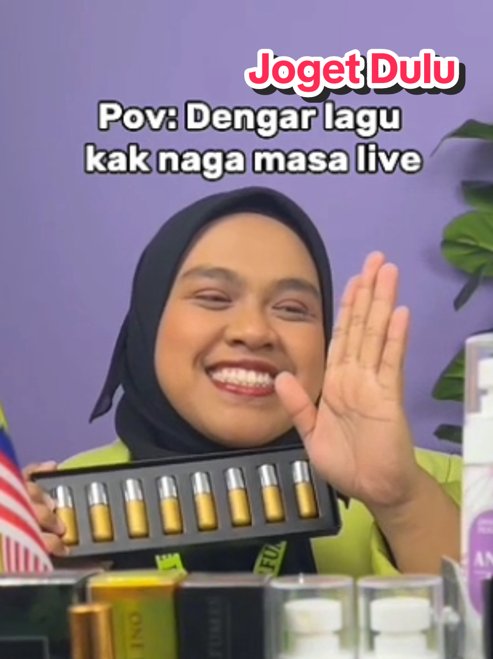 Joget dulu baru kamu. Tak boleh fokus kalau lagu tu datang kan 😆. Meh join live One Drop Perfumes dapat joget dapat harga murah #livehighlights #livetiktok #onedropperfumes #inspiredperfume #akaknaga 