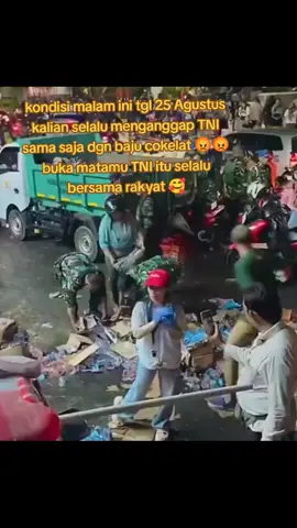 saya kecewa sama Kalian yg selalu menganggap TNI Gak pernah berpihak ke Rakyat 🙏🙏#tniindonesia🇮🇩 #tnibersamarakyat🇮🇩 #demogedungdpr #fypシ゚viral #fyp 