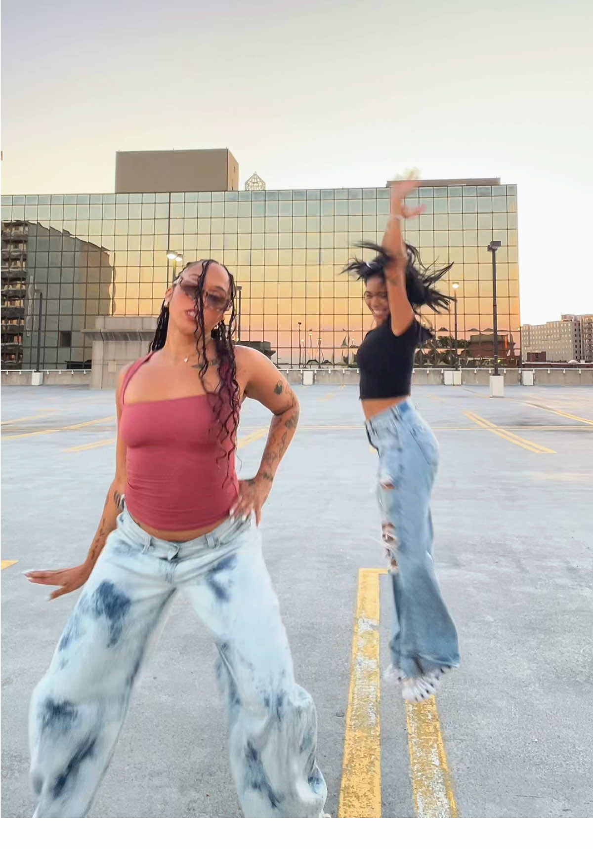 @marielle✨ made a dance!! Now everyone go do it 🫵🏽 #nobrokeboys #newdance @Tinashe #tinashe 