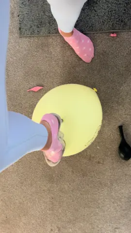 Heel labubu pop #labubu #labububalloon #fyp #heelpop #balloons 