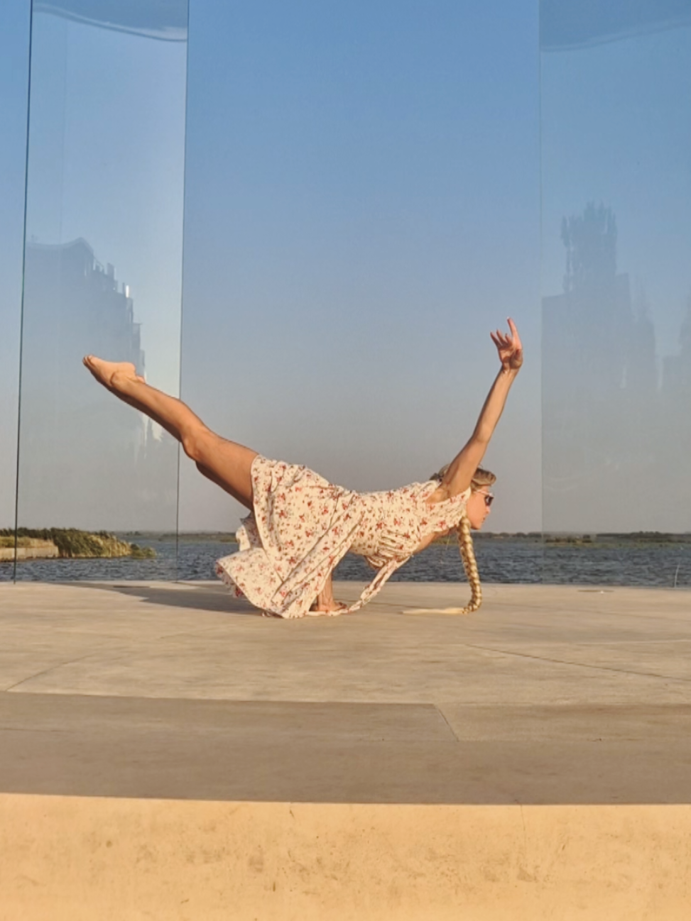 Красивый вид 🥰 #yogagirl  #handstands #yogapose #yogagirlsoftiktok  #handbalance 