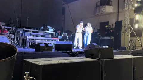 È stato bello tornare per la seconda volta sul palco, insieme a te. Ti ringrazio tantissimo per l'aiuto e per tutto quello che stai facendo per me? @Ivan Granatino ❤️