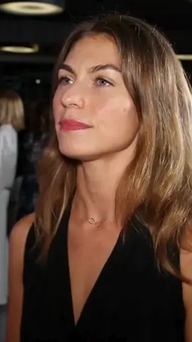 ✨ „Urobila som hrubú čiaru za minulosťou,“ hovorí Adriana Novakov. Herečka a modelka, ktorú diváci poznajú zo seriálu Sľub, prezradila, že sny sa jej začínajú plniť – a jedným z nich je aj nová rola v obľúbenom seriáli Dunaj. O svojich začiatkoch, snoch a televíznych príležitostiach porozprávala v rozhovore pre Pravdu. 📖 Prečítajte si viac na pravda.sk (link v BIO) 👆️ #pravda #pravdask #aktualne #spravy #slovensko #dunaj #slub #adriananovakov