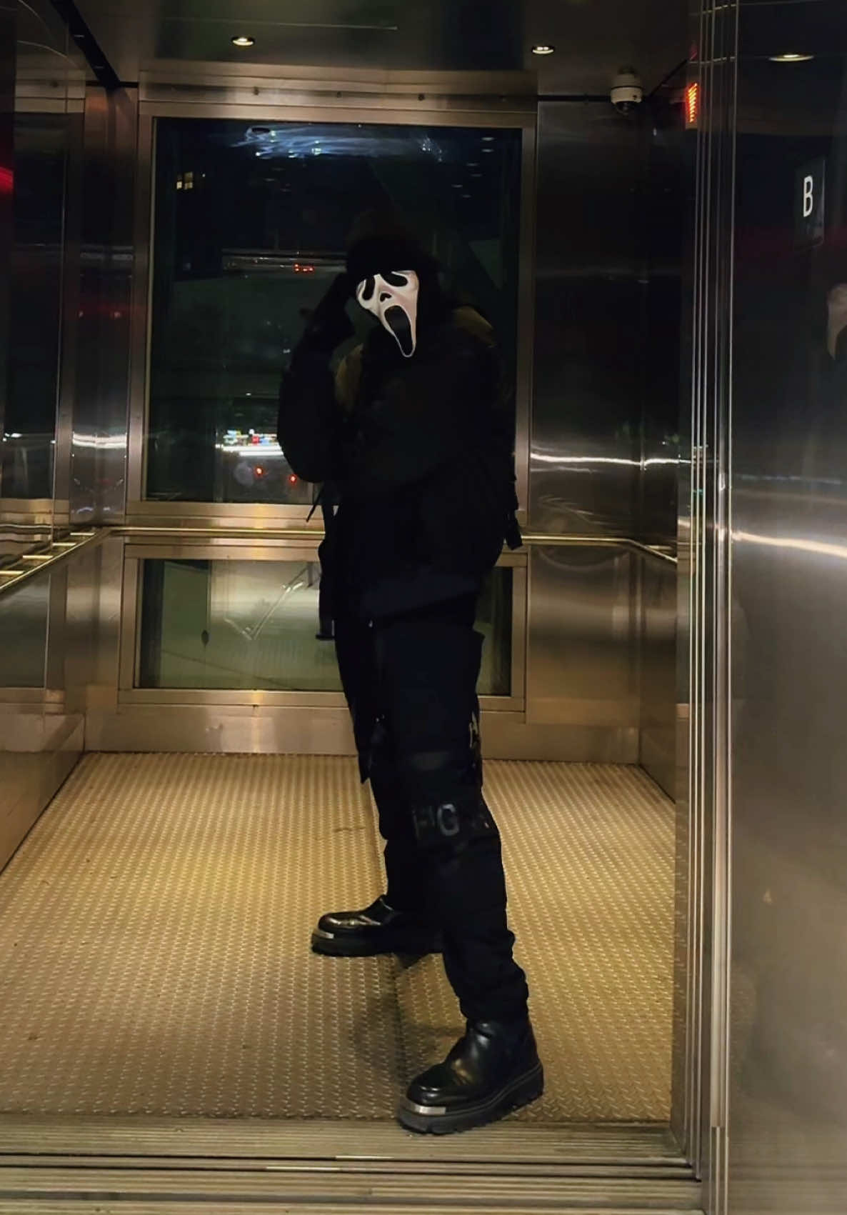🙈🙉 #ghostfacepapi #ghostface #spookyseason #scream7 #elevator 