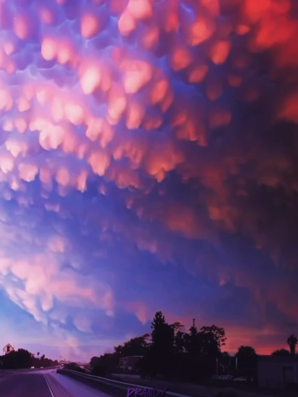 #eyecandy #TwinSolarSystem #clouds #otherplanets #closeby 