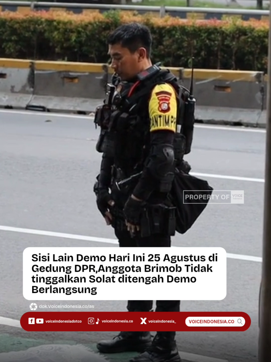 Sisi Lain Demo Hari Ini 25 Agustus di Gedung DPR,Anggota Brimob Tidak tinggalkan Solat ditengah Demo Berlangsung #voiceimdonesiadotco #breakingnews #beritahariini #dprri #brimob 