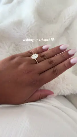 in absolute disbelief still🥹🕊️💍🤍 over the moon #fyp #engagement #engagementring #fiancé 