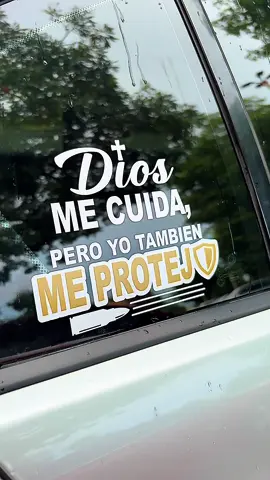 Disponible con las letras en dorado y en rojo @monsesvinyldesign  #stickers #latino #car #waterpruff💦 #dios 