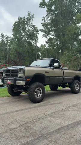 Sooo good to have it back. 🤝🏼 #trucktok #skyjackerambassador #2tone_12valve #diesel #dodge 