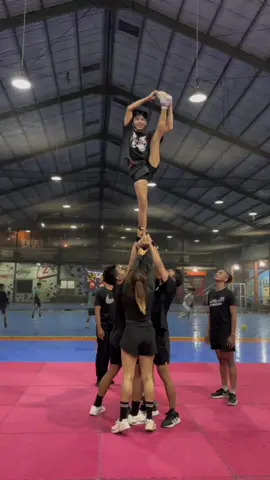 Group stunt practice #cheerleading #dreamsallstars #cheerleader #maleflyer #stunt