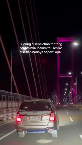 Kadang dikira sibuk dengan yg lainnya padahal sedang menjalani tugas pengabdiannya #supirkiyai #sknu #supirkiyaimadura #fyp #santri #viral #foryou #tiktok #masukberanda 