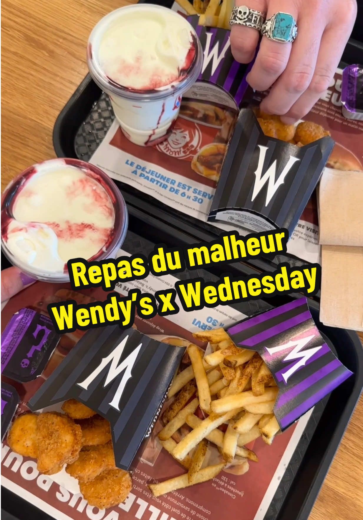 Les parents en cavales pour tester le Repas du malheur chez @WendysCanada @Wednesday Netflix 🏃‍♀️🏃🖤 As-tu goûté? T’en penses quoi?  P.S. Merci cobaye @Andre Beaupre 🇨🇦  #bouffelouche #wendys #wednesday 