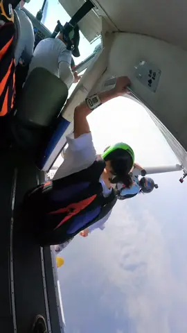 #viral #skydiving #jump 