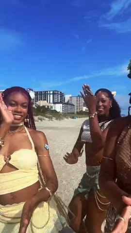 A beach day with MAKO Girls🤭🌴🌺#outfits #tropical #girlgroup 