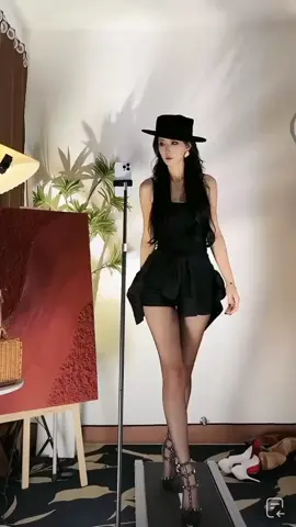 #highheel #nylons #高跟鞋 #丝袜 #douyin_china #大长腿 #xuhuongtiktok #mynhan 