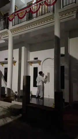 Ketika lu pulang tengah mlm dn lo ga dibukain pintu 😭#fyp #pulangmalam #storywa #lewatberanda #kontenhiburan 