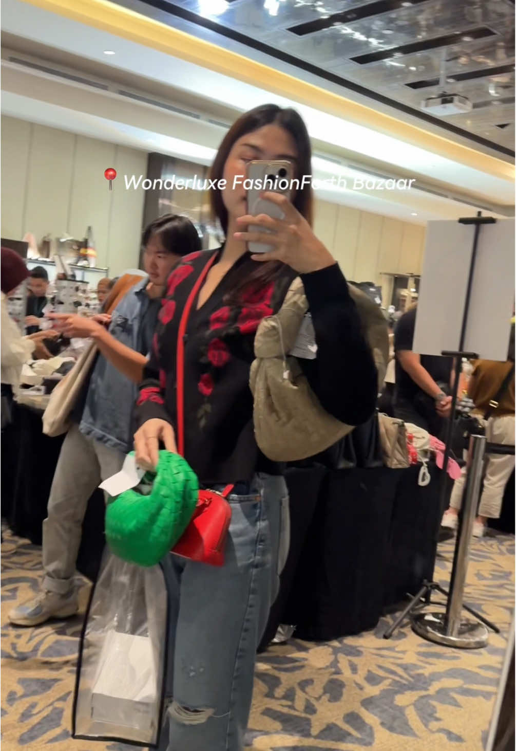 seruuu banget! ini sekalian video unboxing barang yg gue beli di Bazaar @Fashion Forth Indonesia kemarinnn! #unboxing #bag #bottegaveneta #chanel #celine 