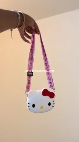 My daughter is obsessed 🥹✨ #girlmom #toddlersoftiktok #MomsofTikTok #hellokitty 