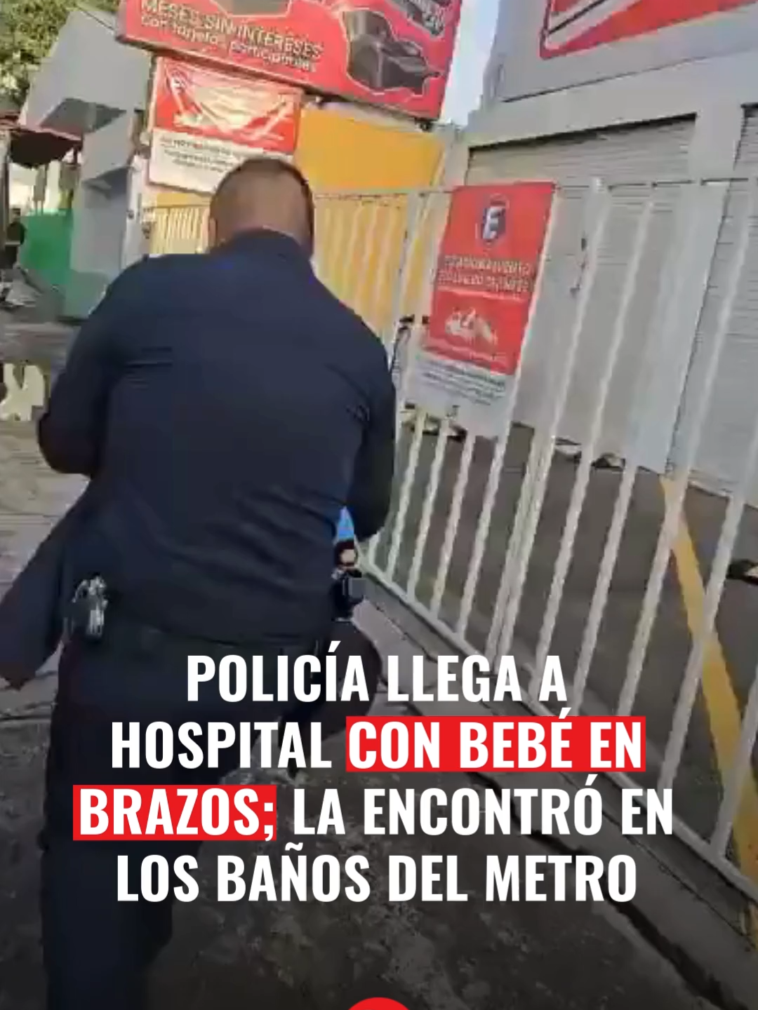 👶🏻 ¿Quién puede hacer algo así? Una bebé recién nacida fue abandonada en los baños públicos de la estación UAM-I de la Línea 8 del Metro en la alcaldía #Iztapalapa, #CDMX. Policías de la Secretaría de Seguridad Ciudadana fueron alertados por el llanto del menor y se trasladaron inmediatamente al lugar, donde la encontraron envuelta en una cobija sobre el piso. Un policía cubrió a la bebé con su chamarra para protegerla del frío y la trasladaron rápidamente a un hospital para que recibiera atención médica especializada. La menor llegó con signos de hipotermia, pero se reporta que su vida está fuera de peligro. . . . . #Noticias #México #Policías #BuenasNoticias #Seguridad