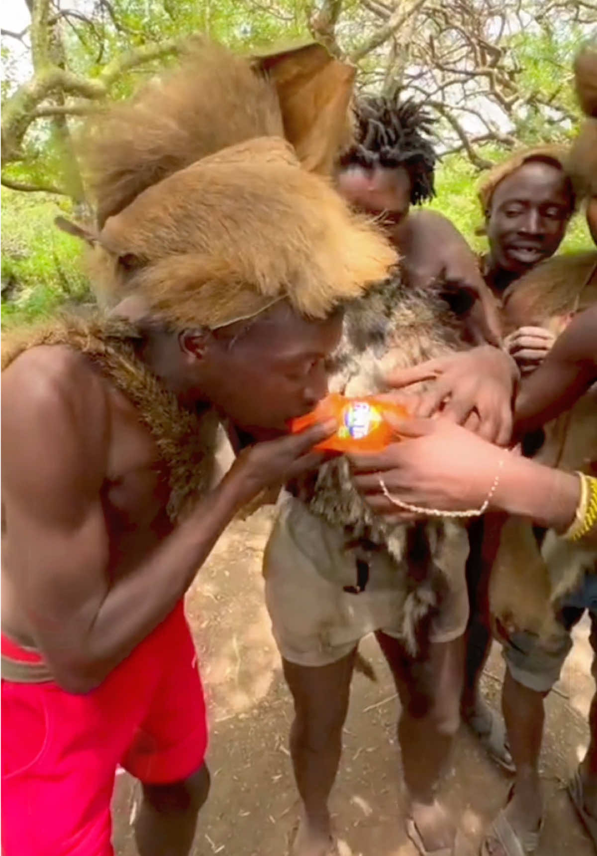 People in this tribe do not know how to drink Coca-Cola.#hadzabetribe #fyp #africa #cocacola#manmanjs 
