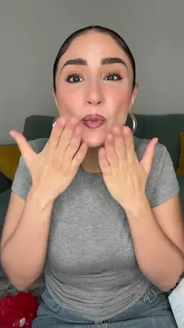 Tout ça est grâce à vous mes gazelles 🤍Tellement reconnaissante 🥹 Le dernier cœur LED est mon  cadeau d’anniversaire de la plus douce @Sarahthk merci 🩷 Merci  @milkmakeup  @essence.cosmetics  @Erborian France  @MiiN Korean Cosmetics  @Gisou 