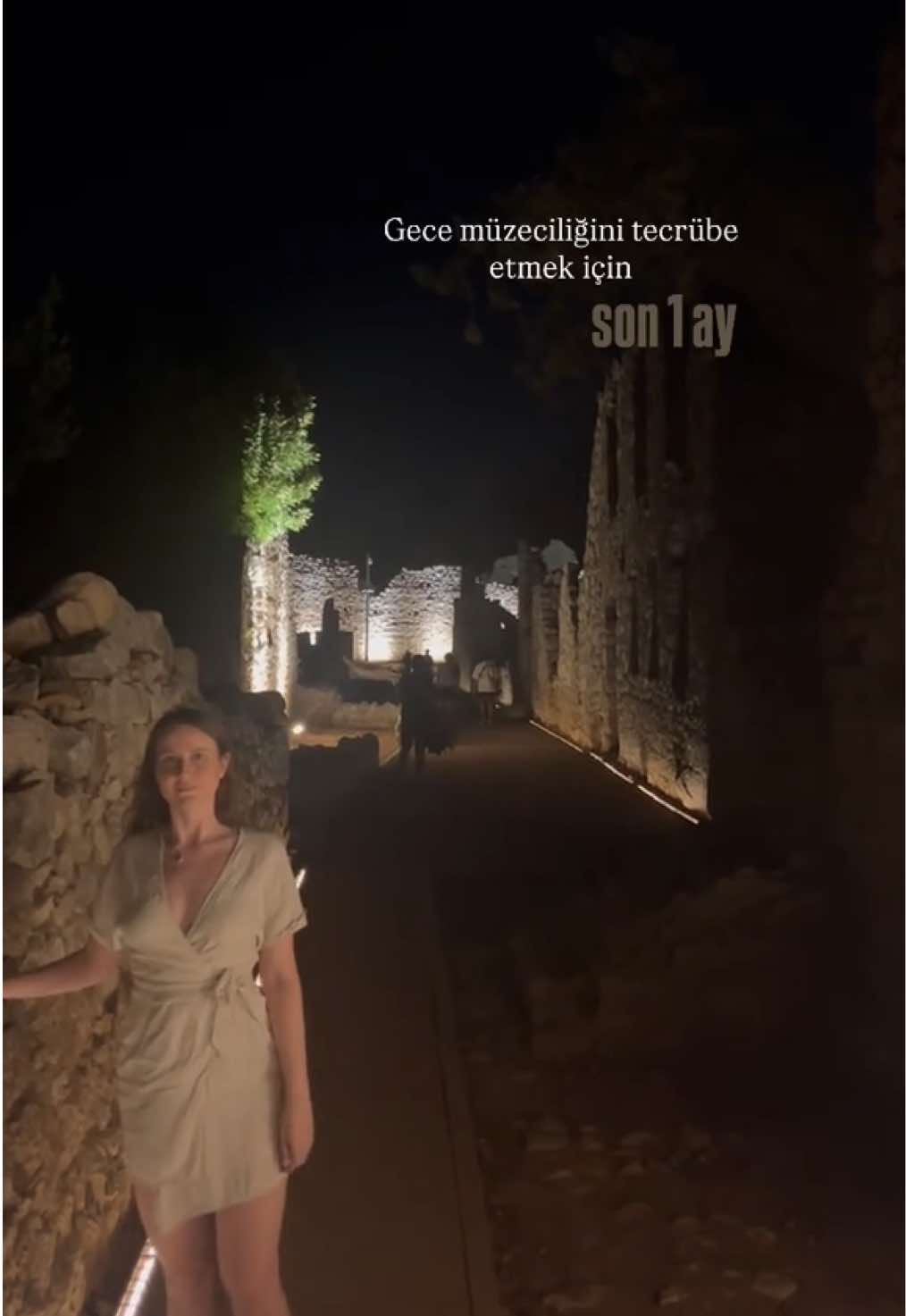 1 Haziran’dan itibaren start verilen gece müzeciliği uygulaması Ekim 2025’e kadar geçerli, yani 1 ay kadar zamanımız kaldı 🥹  Gece müzeciliğinin favorileri ve son ziyaret saatleri ise aşağıdaki gibi 🏛️ ⭐️Hierapolis Antik Kenti: 23:00 ⭐️Aspendos, Side Ören Yeri: 22:00 ⭐️Galata Kulesi: 23:00 ⭐️Derinkuyu ve Kaymaklı Yeraltı Şehirleri: 21:00 ⭐️Efes Örenyeri: 23:00 ⭐️Ayasofya Tarih ve Deneyim Müzesi: 22:00 ⭐️Zeugma Mozaik Müzesi: 21:00 Ufak bir not, geçen seneden farklı olarak bu sene gece müzeciliği kapsamında bazı ören yerlerine “gece müzeciliği” bileti satın alımı zorunlu tutulmuş. Bu yeni uygulamanın hangi ören yerlerinde geçerli olduğunu öğrenmek ve gece müzeciliği listesinin tamamına erişmek için yorumlara “gece müzeciliği” yazmanız yeterli! ✨ #ephesus #efesantikkent #gecemüzeciligi #hierapolis #goturkey 