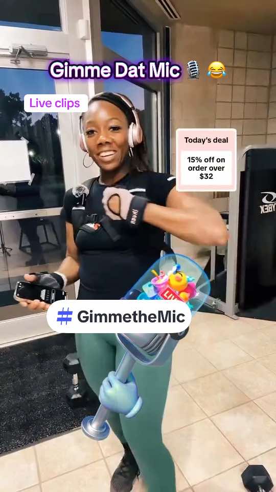 Tiktok live is soooo much from yall! #tiktoklive #livehighlights #GimmetheMic  @Kingbolden84 said oh you’re gonna meet this goal 😂😂, Now get this mic!! 