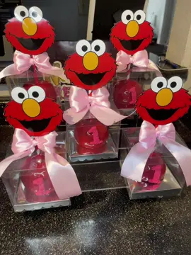 ✨Elmo Themed Candy Apples❤️🤍🤗 • • • • • • #SmallBusiness #fyp #candyapples #elmo #birthdaypartytreats #dallas #dfw #pink #red #apples #fypシ #blowthisup 