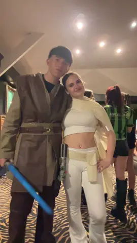 anakin y padme pero en brc 💗#anakinskywalker #padmeamidala #costume #bariloche #fyp @Star Wars @normann 