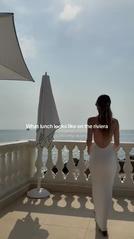 The south of France has my heart 🤍 dress @Meshki #southoffrance #monaco #thingstodoinnice #lareservedebeaulieu #luxuryhotels 