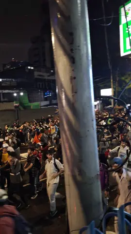 gila sih ini baru pertama kali liat demo #viral #fyp #dpr #demodpr2025 #demo 