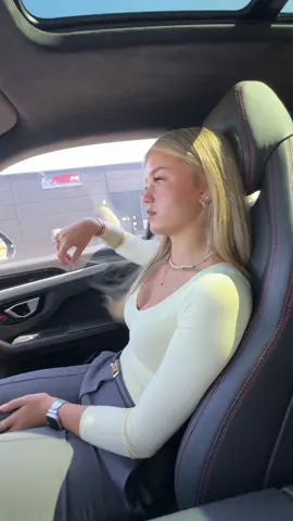 Lambo or Girl ? 👇 kommentiert  📹 @RICHRICK  💁‍♀️ @maxima  #sportwagenvermietung #lamborghini #huracan #sportwagen #lambo #urus #mieten