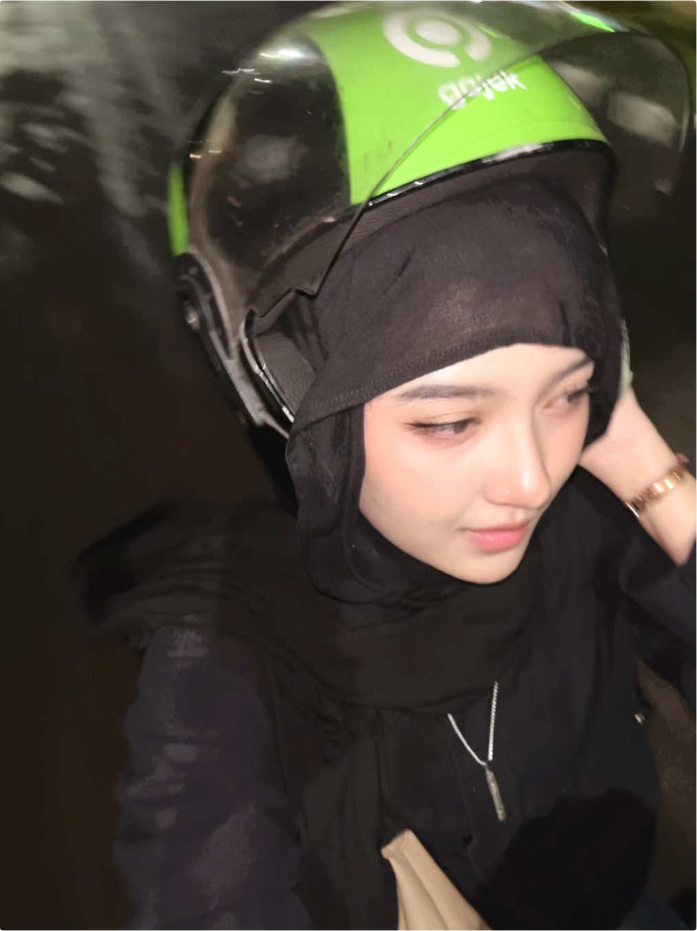 problem cewe : helm ga pas karna jedai☺️🙏🏻