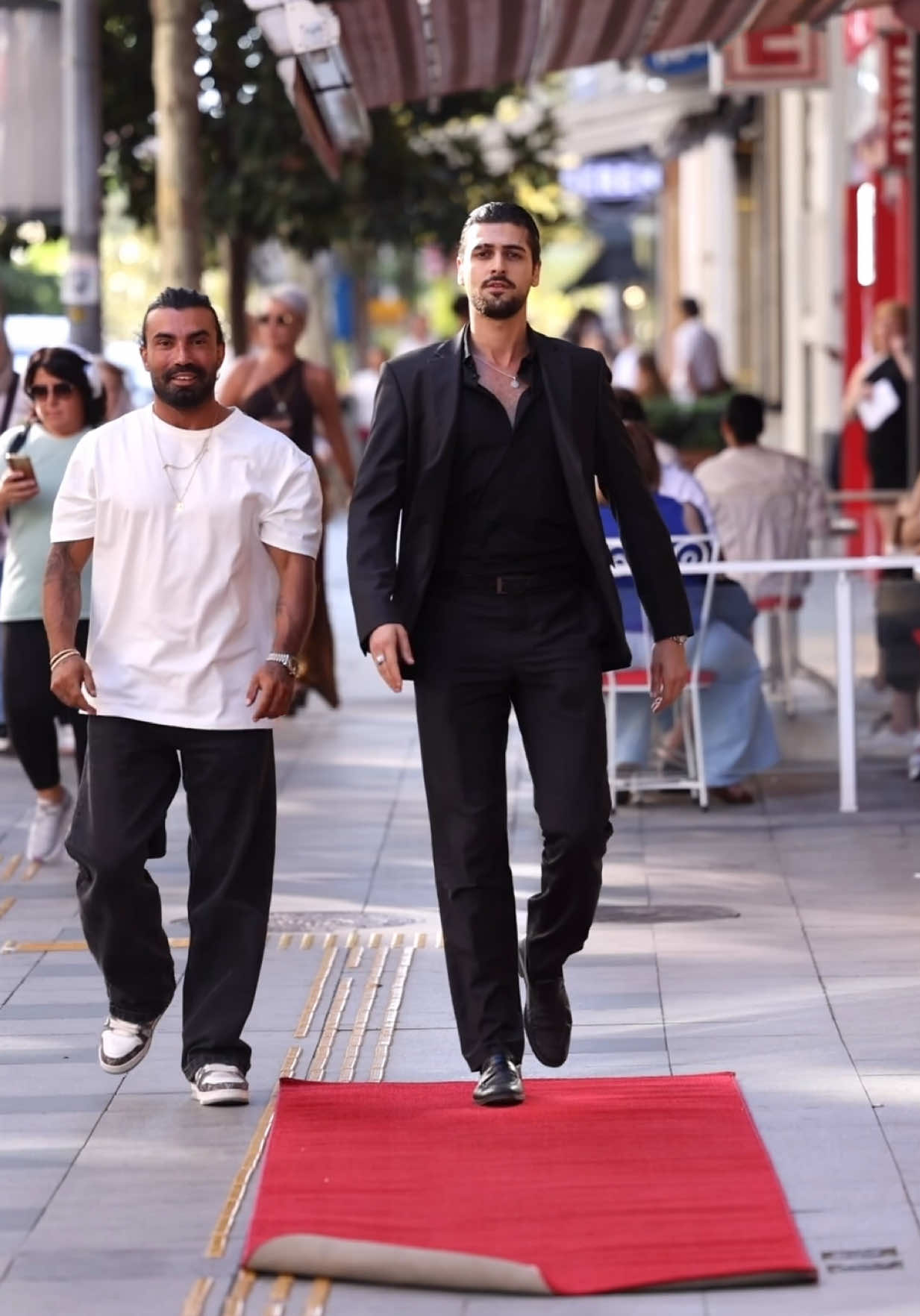Alem delikanli görsün 😎 #turkey #StreetStyle #streetphotography #redcarpet #mafia 