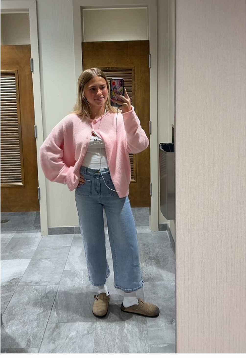 happy monday 🎀 #emmamcgowin 