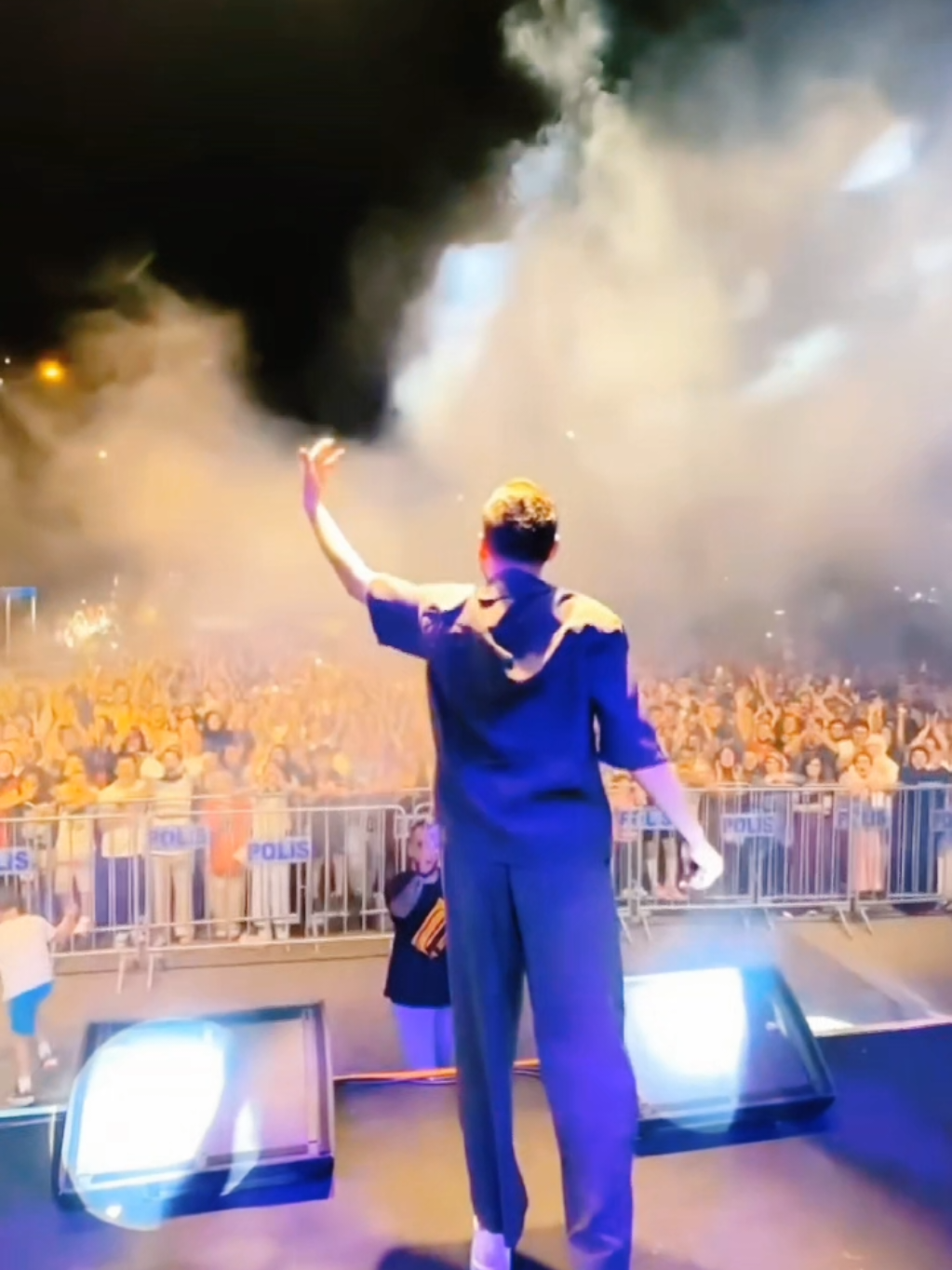 🎉 2. Sürmene Kültür ve Sanat Şenliğinden Renkli Anlar Sizlerle 🎶✨ Festivalin üçüncü ve son günü olan 24 Ağustos Pazar günü Aslan Kar'ın muhteşem şovları ile birlikte, birçok yerel sanatçı ve Onay Şahin sahne aldı. İşte festivalden renkli anlarla karşınızdayız.✨ #Sürmene #Trabzon #Karadeniz #Horon  #Kemençe      📍 Trabzon’da olan biten tüm etkinliklerden haberdar olmak için Trabzon'un tek güncel etkinlik sayfası olan @trabzonetkinlikrehberim 'i takip etmeyi unutmayın! 🫵