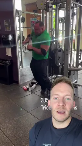 Perfekt für Anfänger! Hauptsache sauber gedrückt!  Wie immer nur ironische Kommentare. 💜 #Fitness #gym #GymTok 