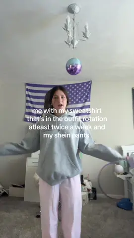 don’t mind how i’m in my sisters room im looking for earrings 🥰#fypシ #goviral #blowup #relatable 