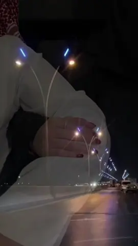 ريحتك يا ورد فاحت نظرة العين استراحت في هوى بدر التمام إبتدا أحلى غرام فز قلبي به يهلي من نظرها ما يملي بعد ما كانت غريبة أصبحت مني قريبة عينها تحكي كلام رمشها يرمي سهام  𝓚 #fyp   #furyou  #اكسبلور #اكسبلورexplore #مجرد________ذووووووق🎶🎵💞 