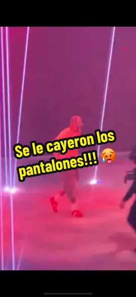 Pequeño incidente de Bad Bunny y su short anoche en su concierto #21 😂😭❤️‍🔥 #BadBunny @Bad Bunny 