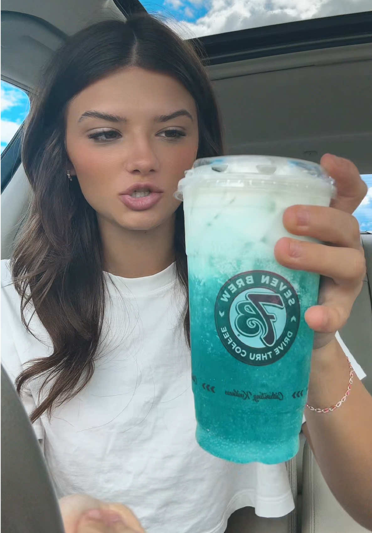 i kinda expected better. if you’ve been to 7brew, lmk your favorite drinks so i can try them!! #foryou #travelmakeupartist #7brew 